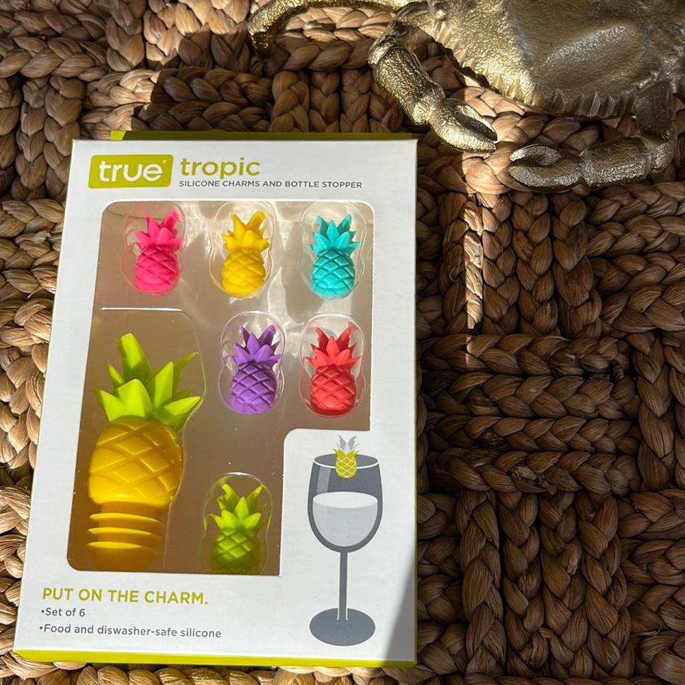 TRUE TROPIC SILICONE WINE CHARMS & STOPPER